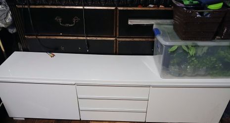 Tengo estos muebles en venta.