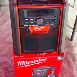 Milwaukee M18 Lithium-Ion Cordless Jobsite Radio/Charger