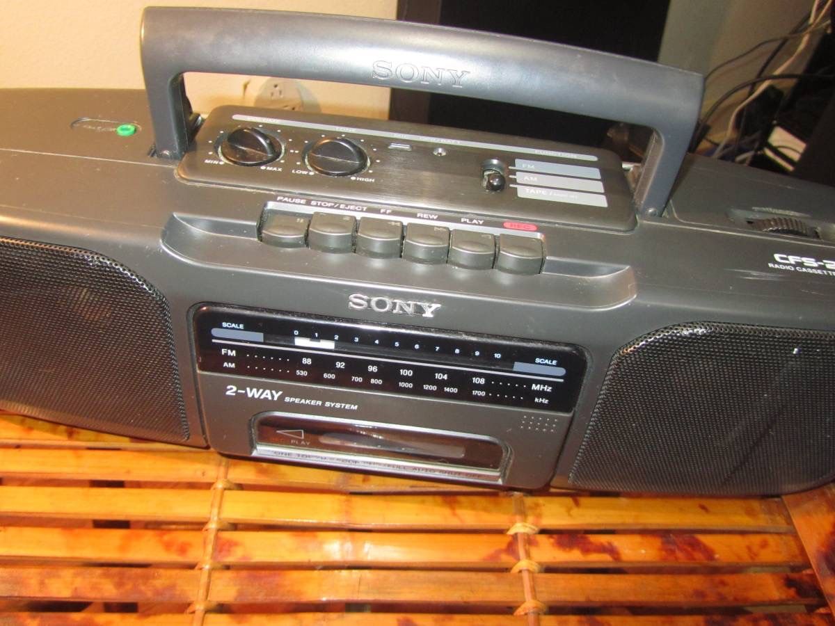 Vintage Sony CFS-200 Radio AM/FM ,Cassette-corder 2 Way Speaker System