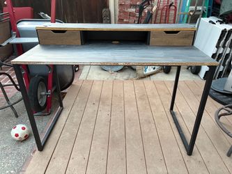 Desk/table