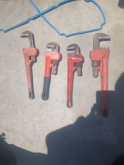 Pipe wrenches
