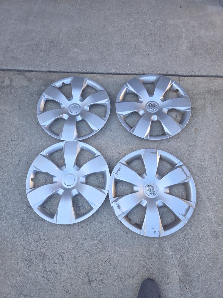 16' Hub Caps