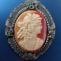 1930's New England Glassworks Cameo Brooch