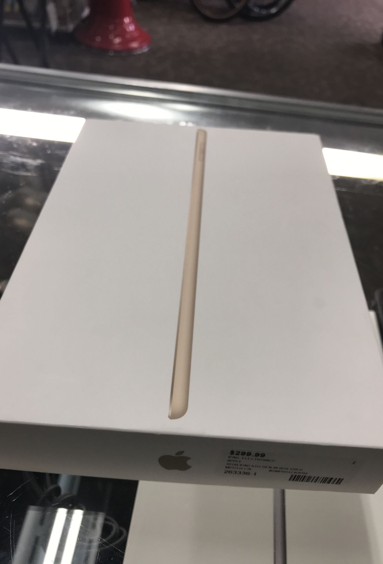 Apple 32GB IPAD 5Th GEN in Box!!!