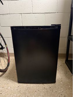 Office / Dorm / Garage Fridge - Great Condition!