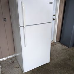 Free Refrigerator - Works But Doesn't Freeze