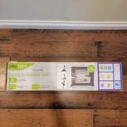 Munchkin Fold N' Go Portable Gate