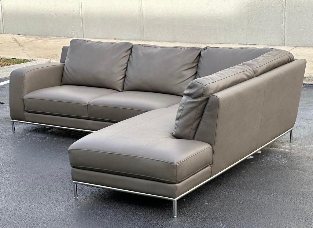 🛋️ Sectional Sofa/Couch - LIKE NEW - Delivery Available 🚛