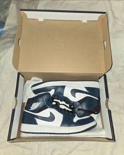 Nike Air Jordan 1 Mid "Armory Navy" (554724-411) – Men's Size 9.5 Like-New Condition