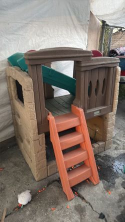 Kids kitchen and play house slide