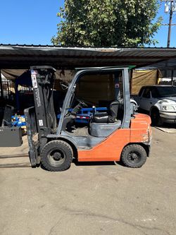 Toyota forklift 5000 lbs new tires