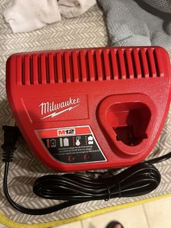 Milwaukee Charger M12
