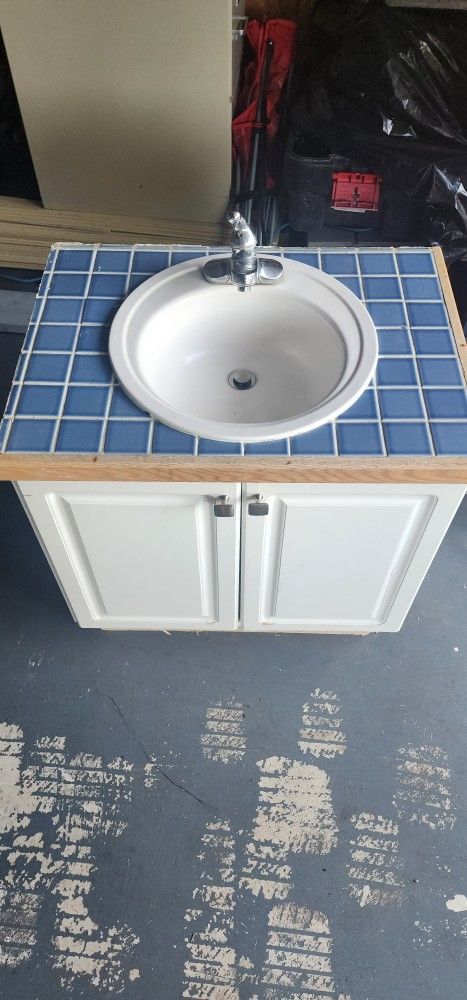 Bath Vanity 30 Inch Comes With A Top And Sink