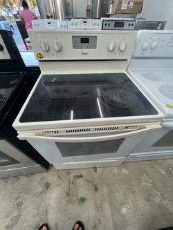 Whirlpool White Electric Range with Glass Cooktop