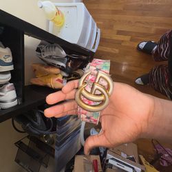 Belt with roses and patterns