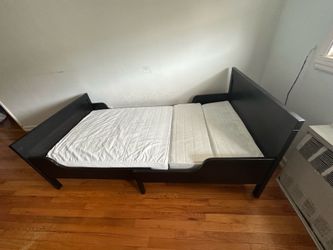 Toddler bed