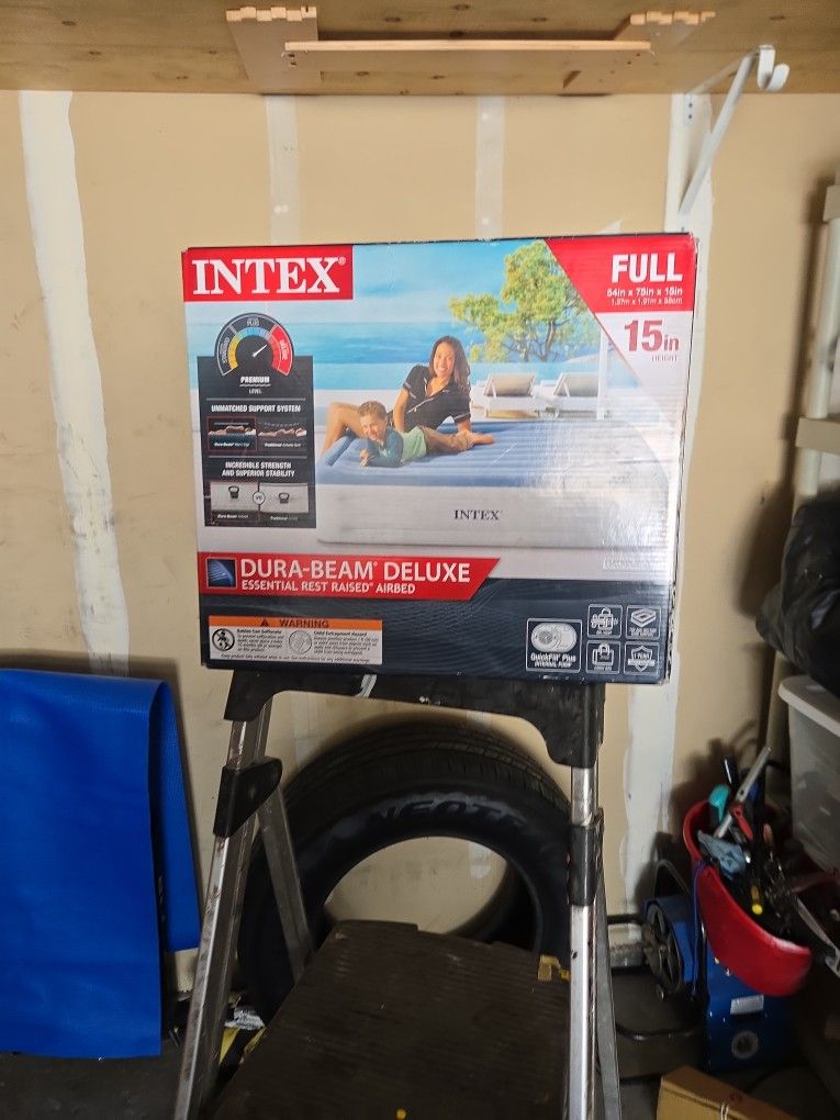 INTEX 15 INCH HEIGHT FULL INFLATABLE MATTRESS