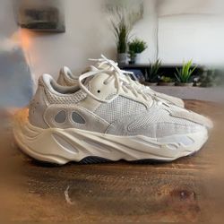 ***YEEZY*** Analog        Size 13