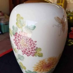 Gallery Originals Large Porcelain Canister with wooden lid white with flowers and butterflies 9.5 inches tall A68V694