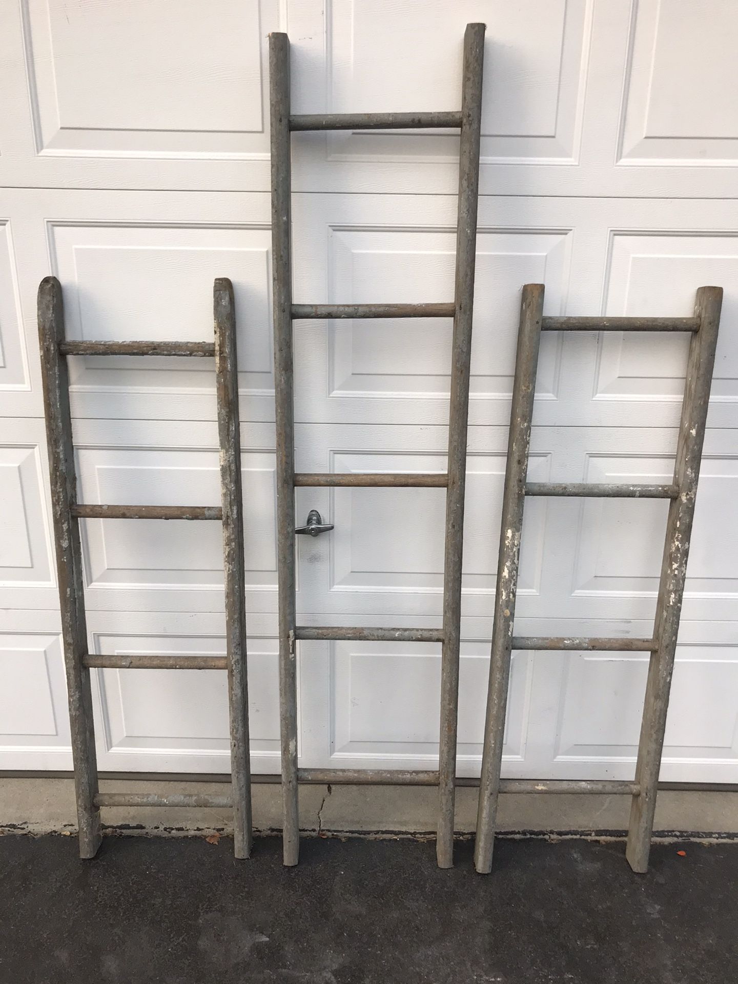Antique Wood Blanket Ladder Vintage 4 rung - approx - 53”T x 16”W - $40 each 5 rung - approx 70 1/2”T x 16”W - $50 Pickup in Algonquin