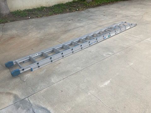 28’ Warner Aluminum Extension Ladder $100 SALE PENDING