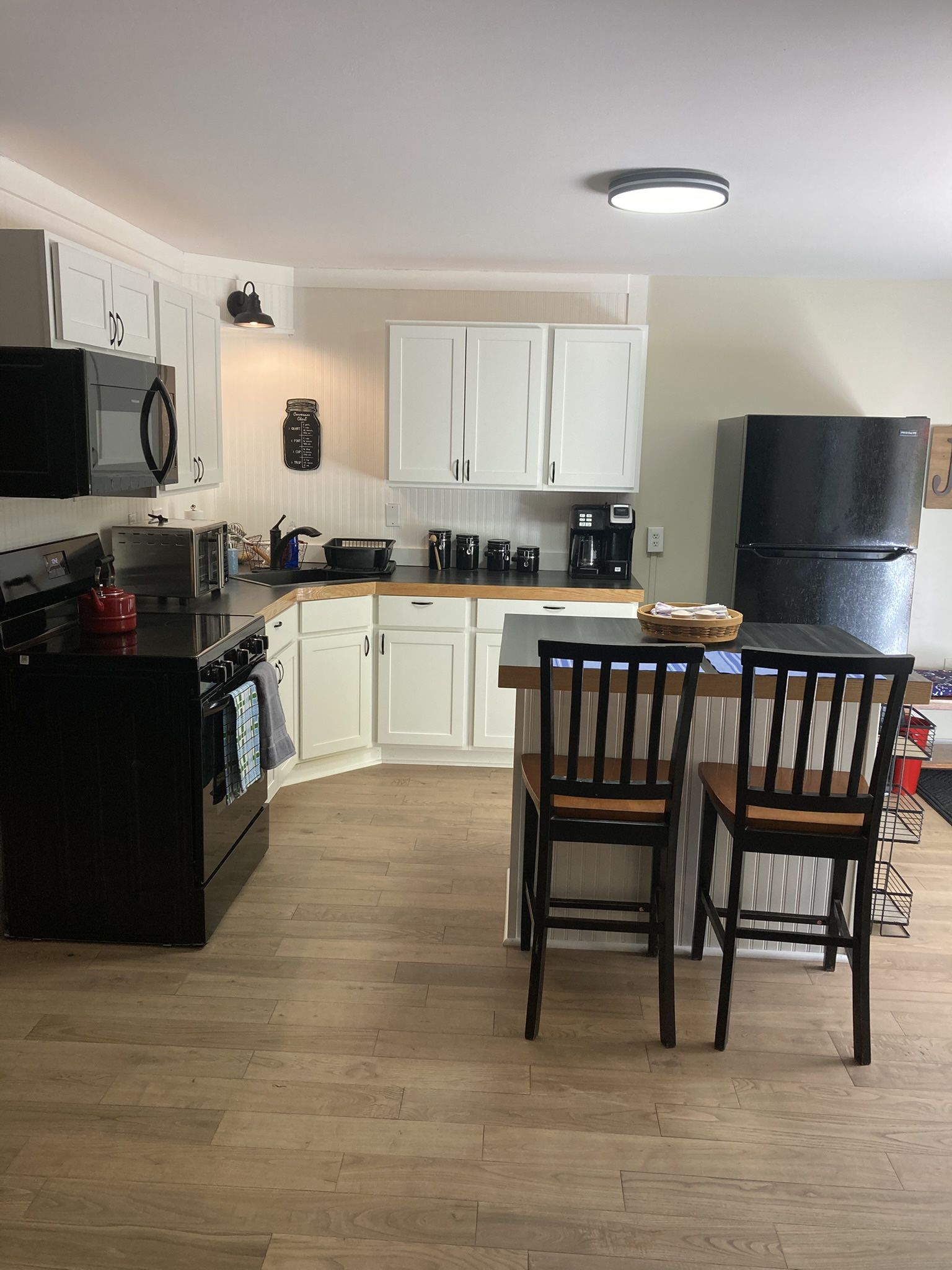 2 Bedroom 1 Bath Fully Furnished  $2400 Per Month