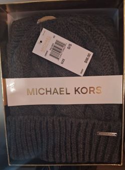 NWT! Michael KORS grey Knit Hat And Scarf. Orig $98!