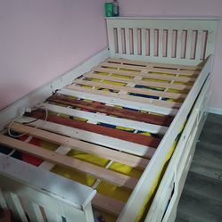 Cama doble en buenas condiciones