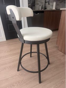 Singular Bar Stool ( Brand New)