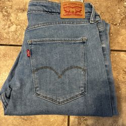 Women’s high rise Levi’s skinny’s size W32 L30