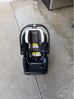 Awesome Graco Car Seat with Base