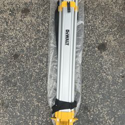 DeWalt DW0737 Construction Tripod For Rotary Laser