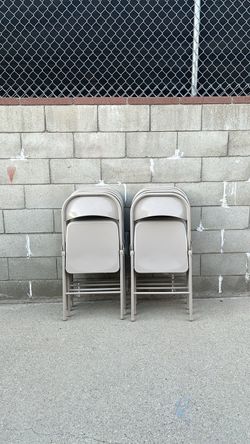 Lot of 8 Heavy-Duty Steel Folding Chairs (Beige/Gray