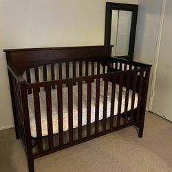 4 n 1 Graco crib with changing table