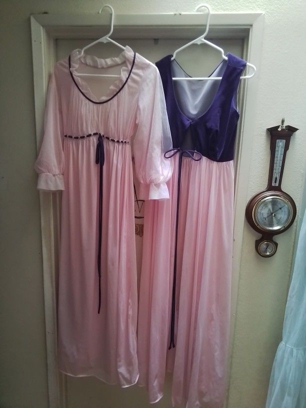 Rogers Vintage Peignoir, Size 32 55 Inches Long