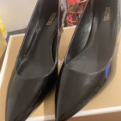 Michael Kors Kitten Pump