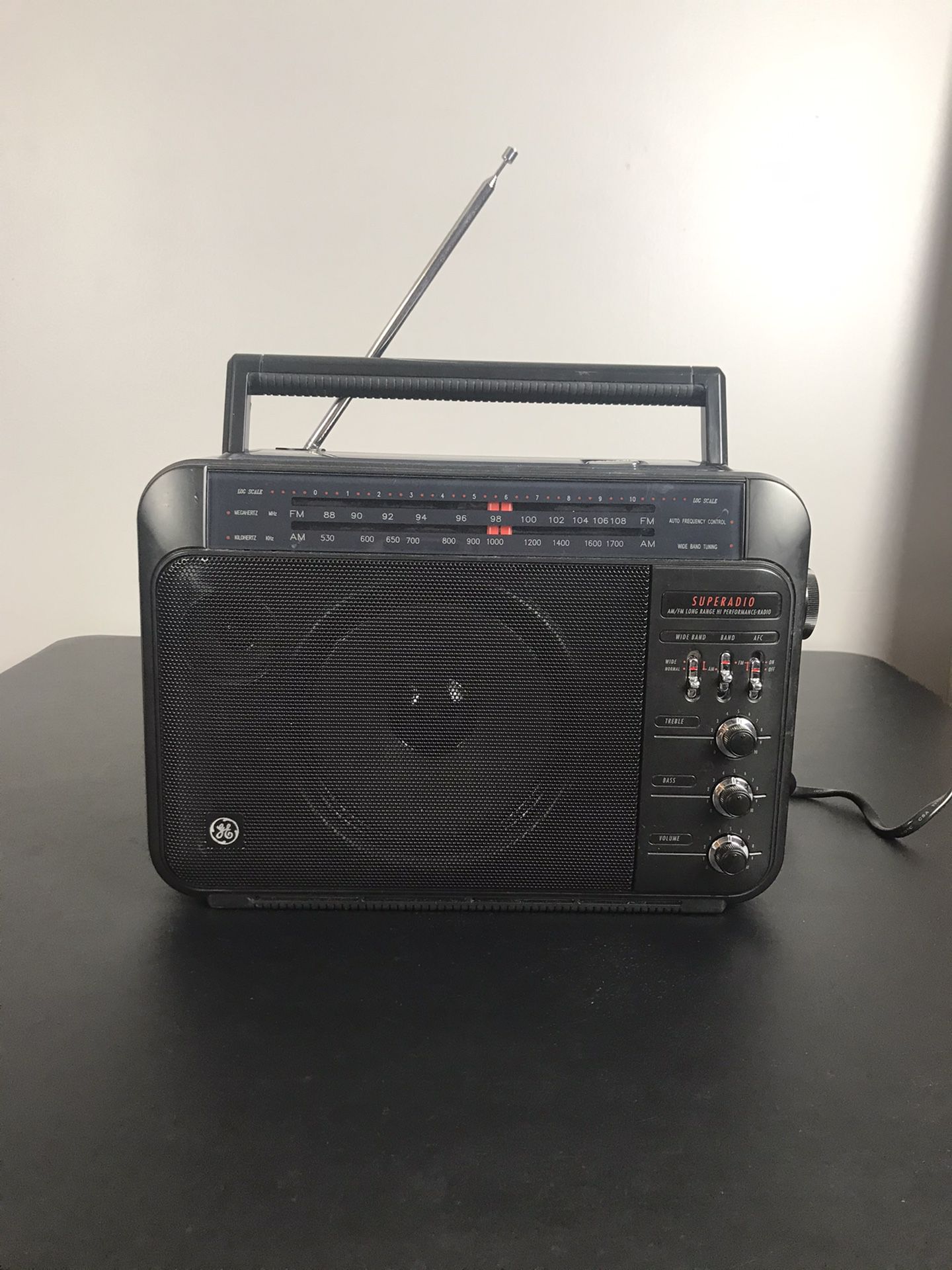 Vintage GE Superadio Am/Fm Long Range Radio Model No. 7-2887A -Tested