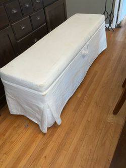 Storage bench / ottoman / chest with removable cover