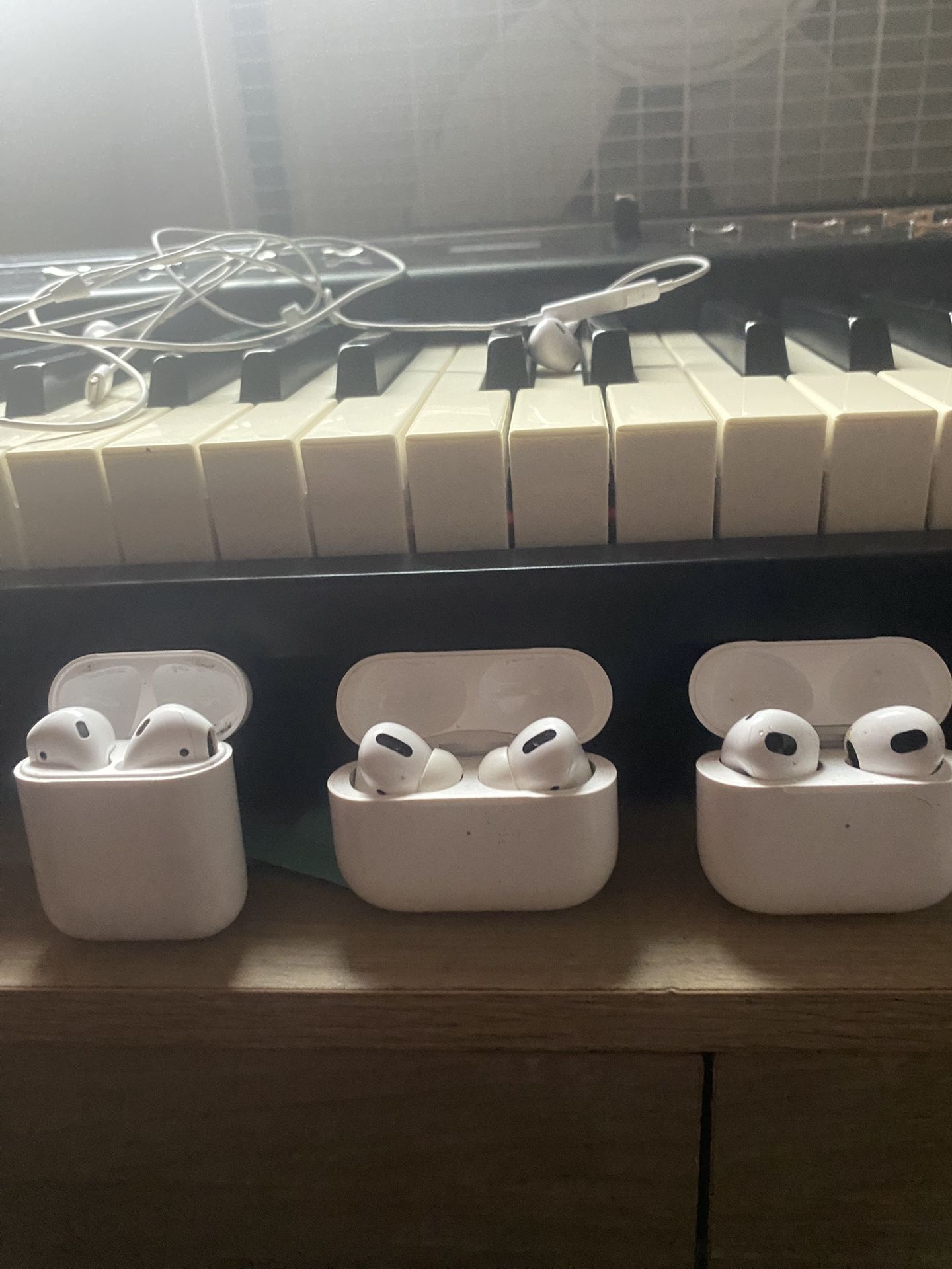 AirPods And Earbuds( Read Description)