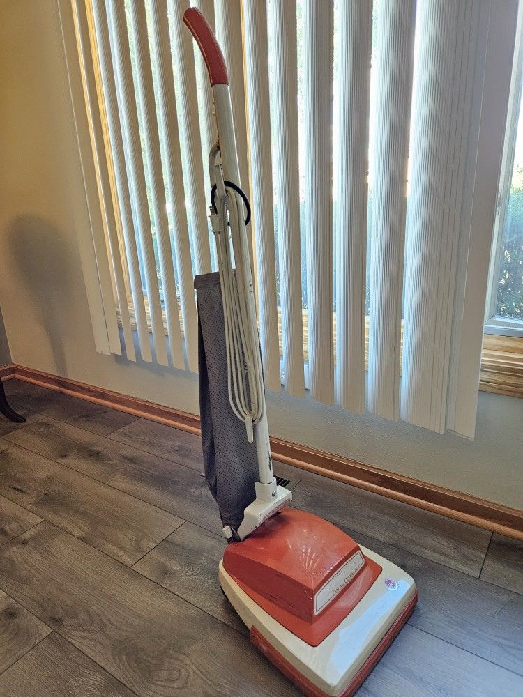 Vintage Hoover Vacuum Cleaner-Works