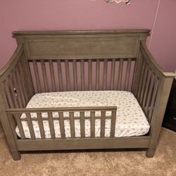 Larkin 4 In 1 crib pottery Barn (like New!!)