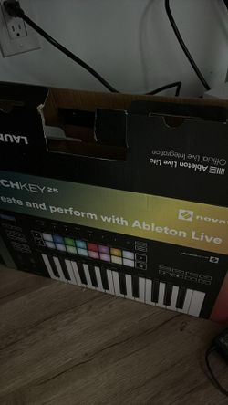 Novation Launchkey Mini 25-Note USB Keyboard Controller, MK2 Version