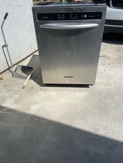 Dish washer