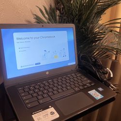 HP Chromebook 13.8” 4gb RAM