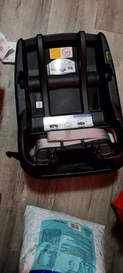 Baby trend car seat and base