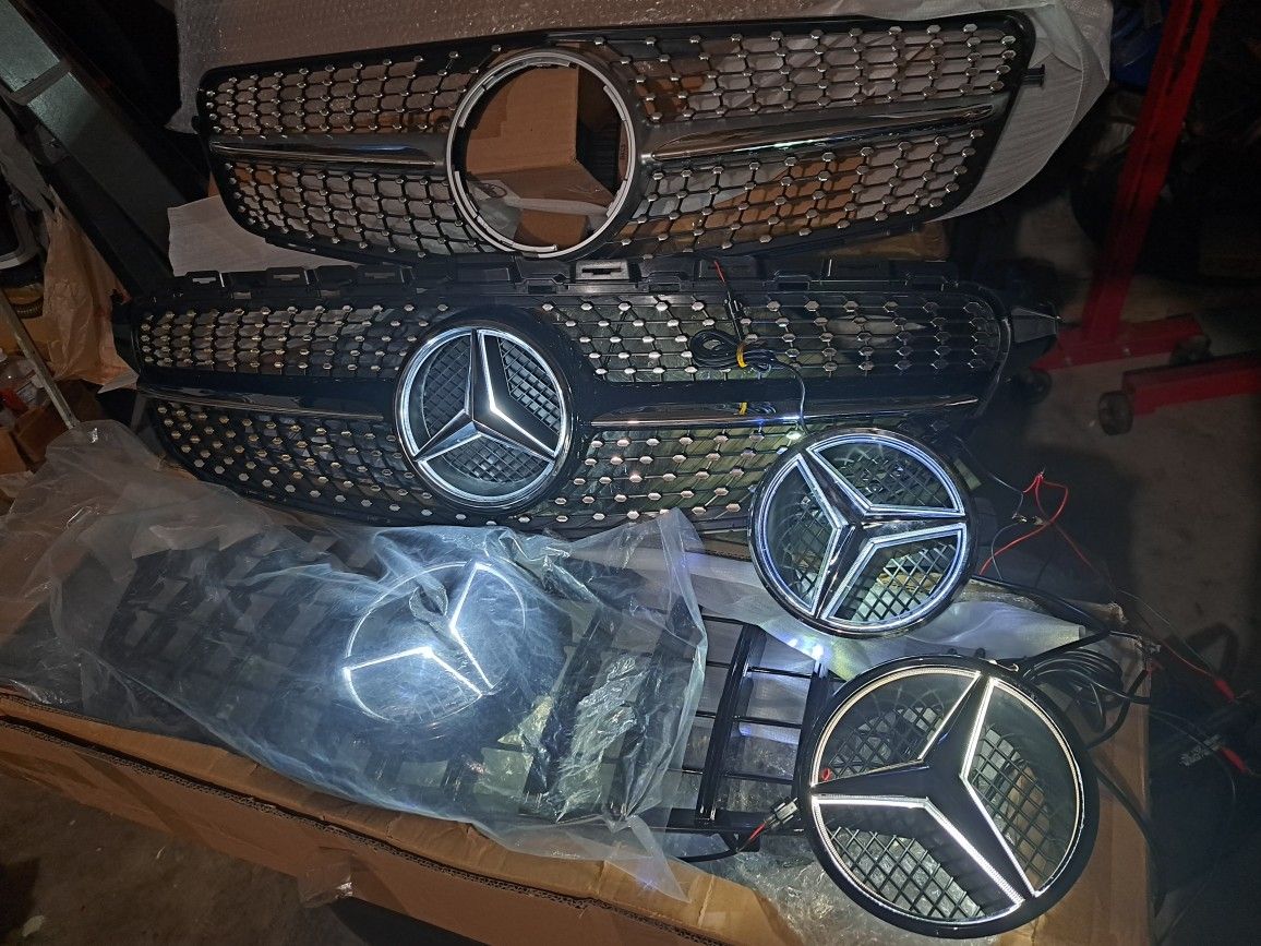 Mercedes-Benz GRILLS and LED Star Lightup EMBLEMS C Class W204 & W205. E Class W212