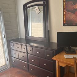 Ashly Furniture Dresser And Mirror