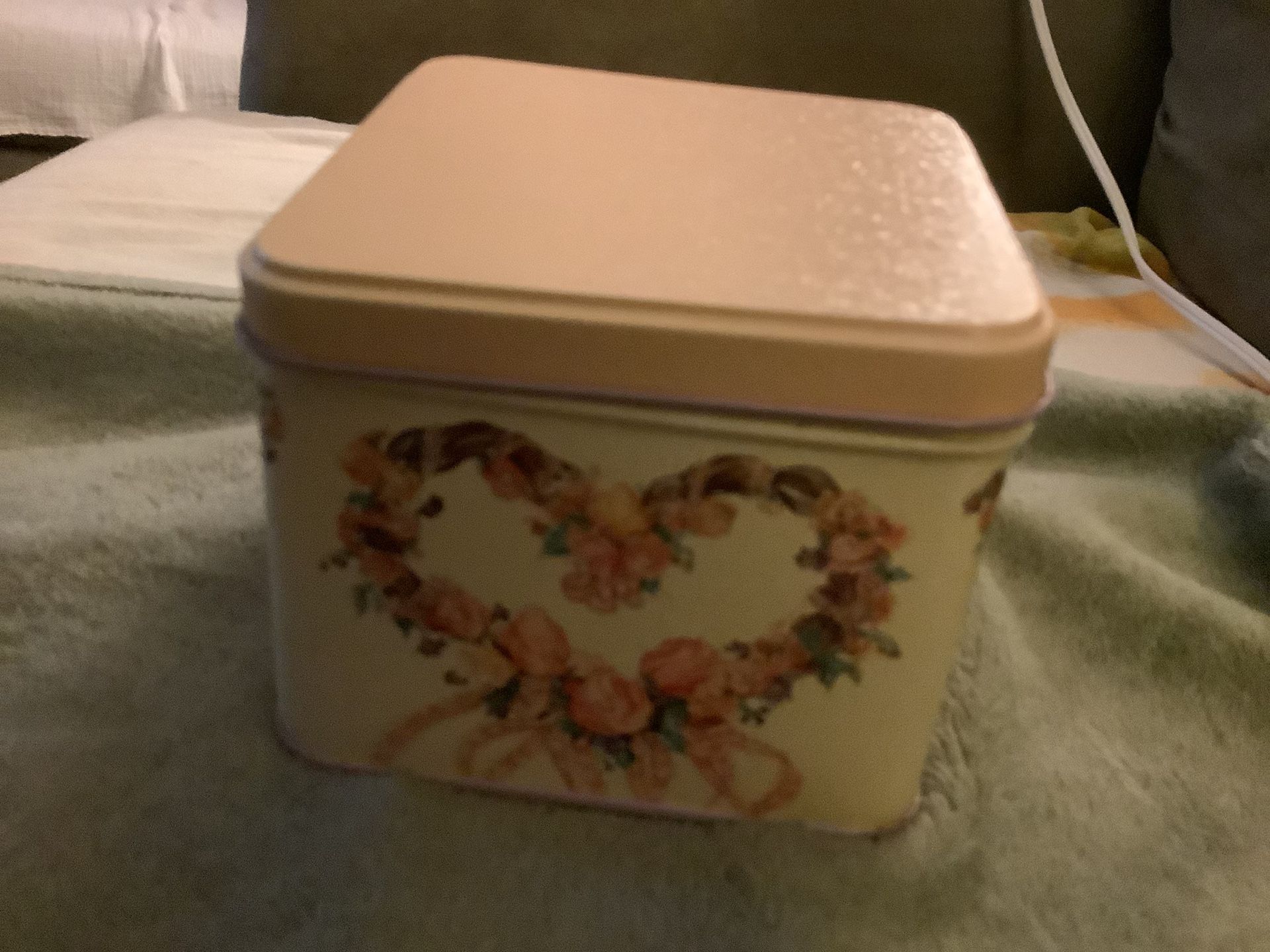 Vintage 1990 Potpourri Press Flower And Hearts Tin