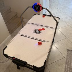 Air hockey table