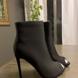 Fashionova Black Heeled Booties Size 8